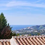 Casa Con Bellas Vistas Sobre La Bahia De Нерха