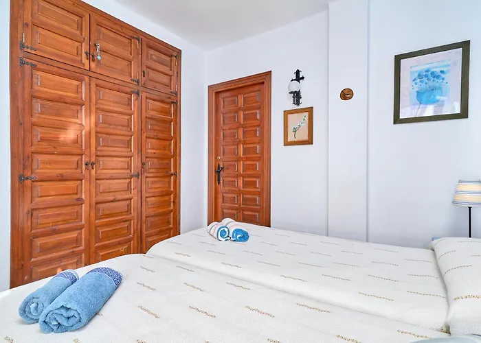 Casa Con Bellas Vistas Sobre La Bahia De Апартаменты Нерха