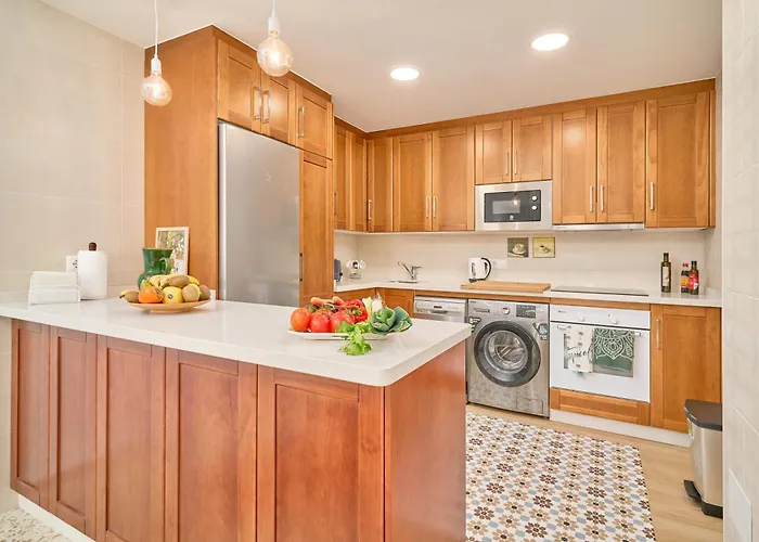 Casa Con Bellas Vistas Sobre La Bahia De *