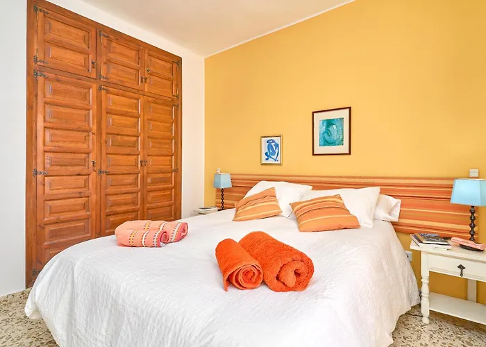 Casa Con Bellas Vistas Sobre La Bahia De * Нерха