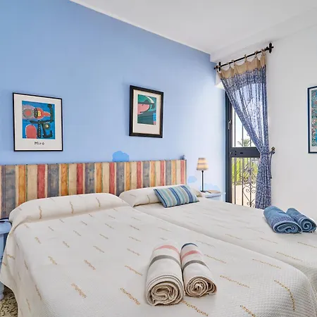 Casa Con Bellas Vistas Sobre La Bahia De *