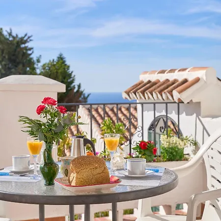 Casa Con Bellas Vistas Sobre La Bahia De * Nerja