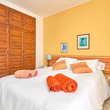 Casa Con Bellas Vistas Sobre La Bahia De * Nerja