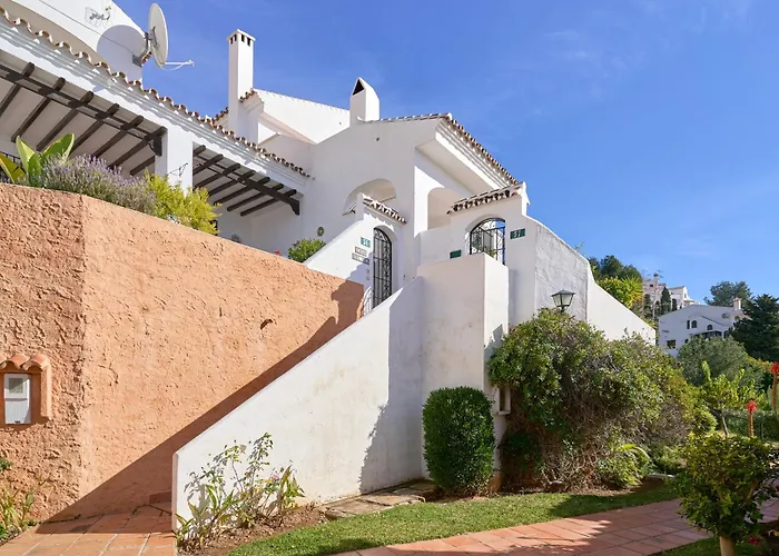 Casa Con Bellas Vistas Sobre La Bahia De *